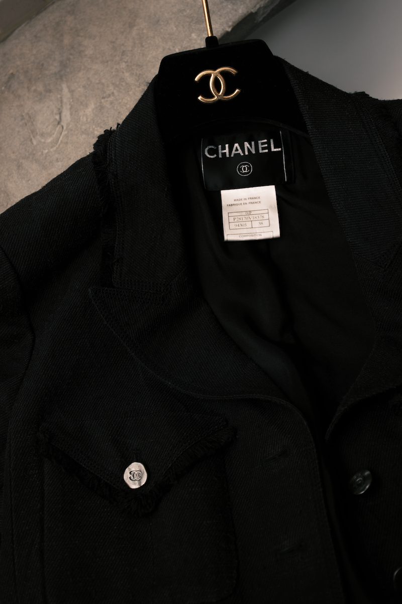 Chanel 2006春季款 黑色流蘇不規則雙C金屬鈕扣外套