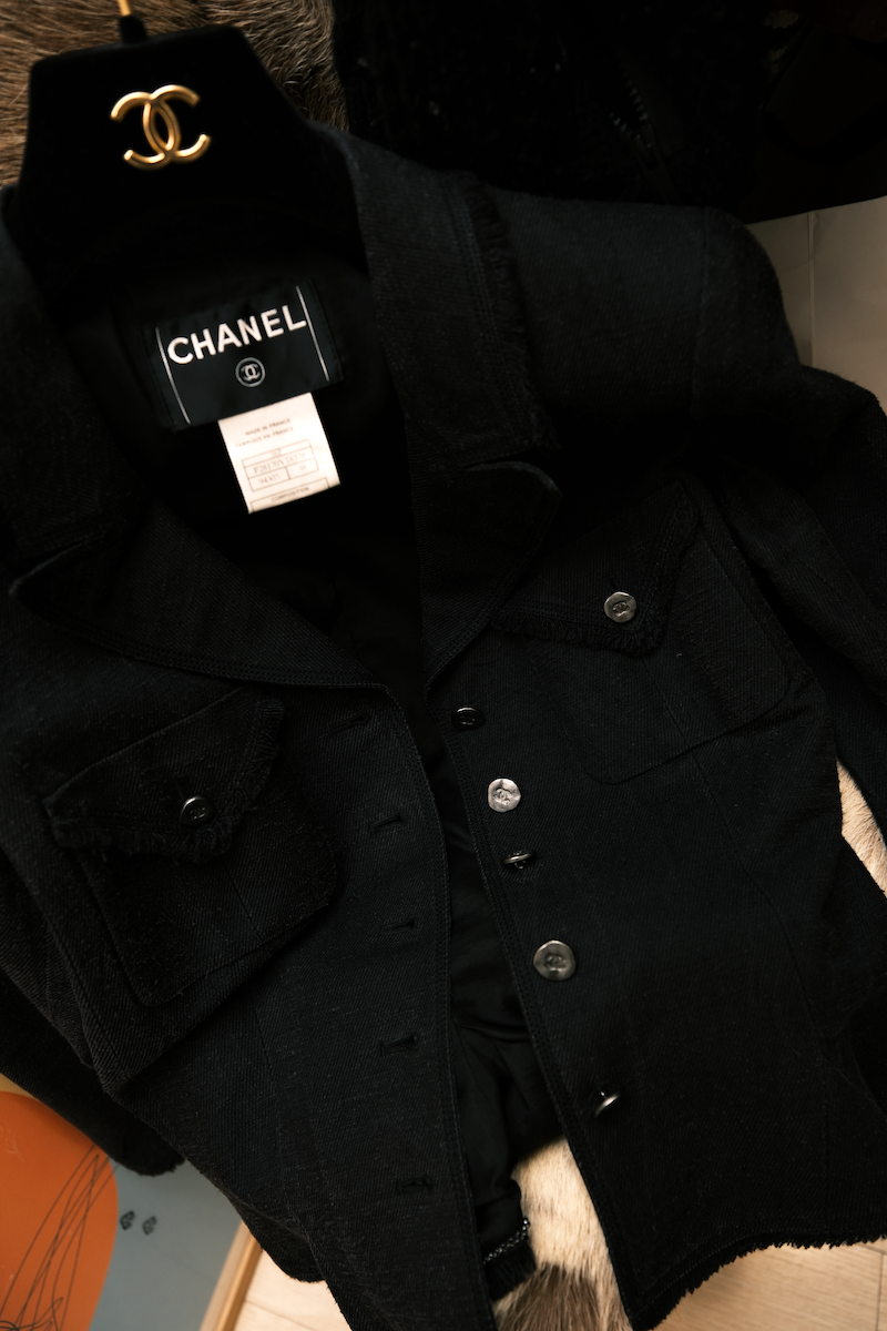 Chanel 2006春季款 黑色流蘇不規則雙C金屬鈕扣外套